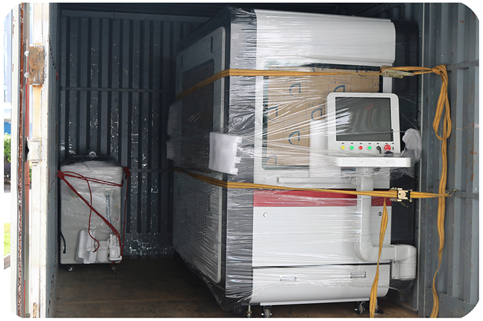 500w激光切割機發貨當中采用聯品激光器，快速切割金屬首飾